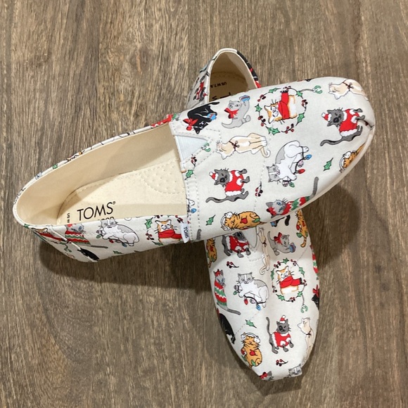 NWOT- Women’s Tom’s Belmont holiday cat shoes - Picture 3 of 6